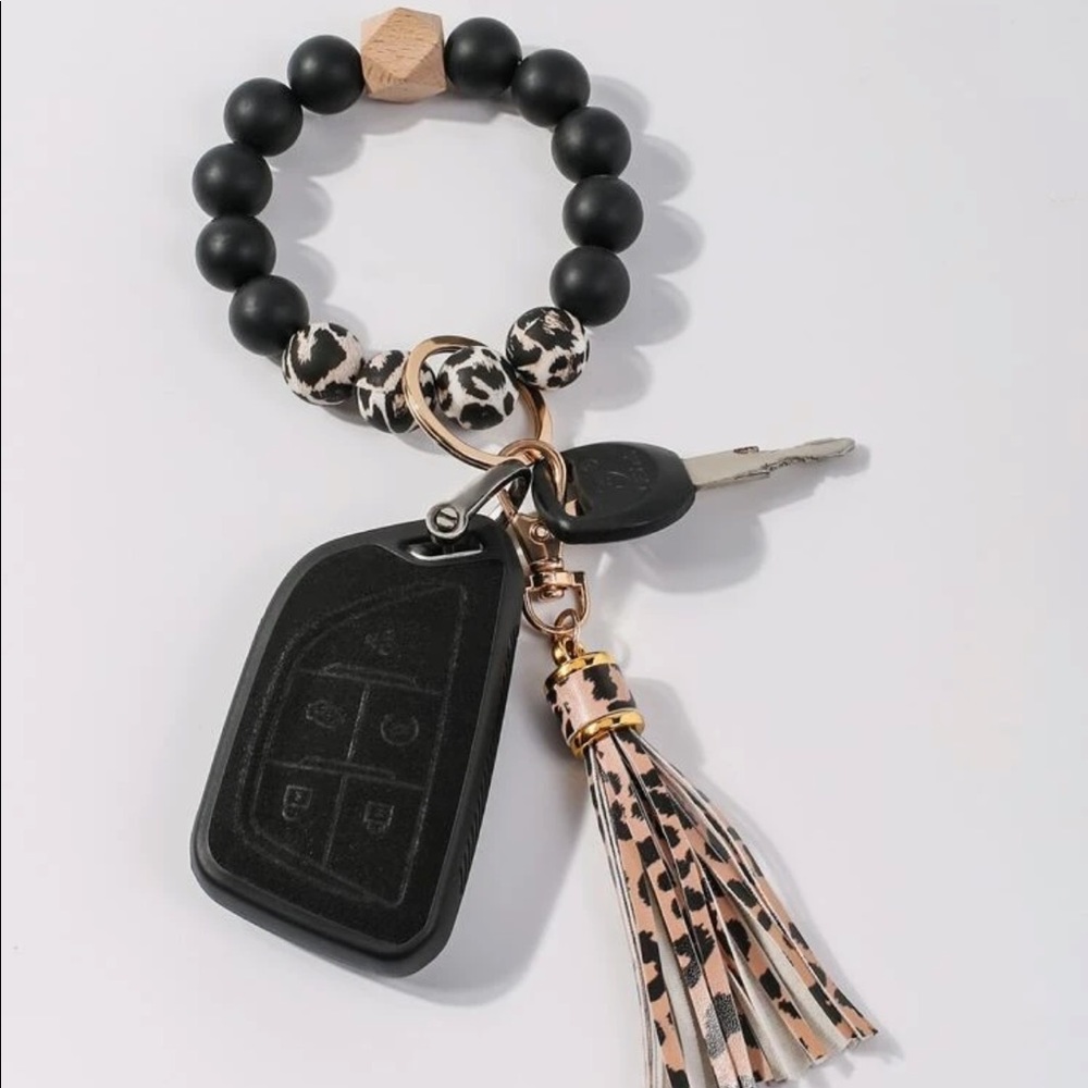 KEYCHAIN WITH TASSLE